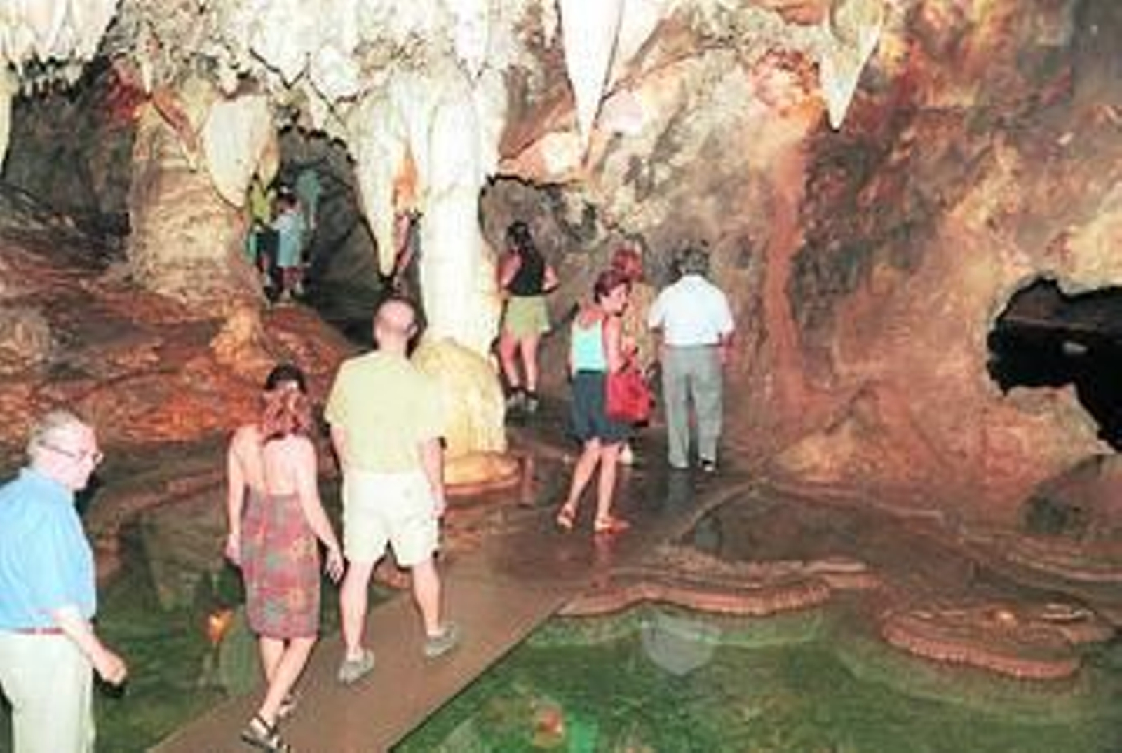 Visita guiada a la Gruta de las Maravillas, en la localidad onubense de Aracena.