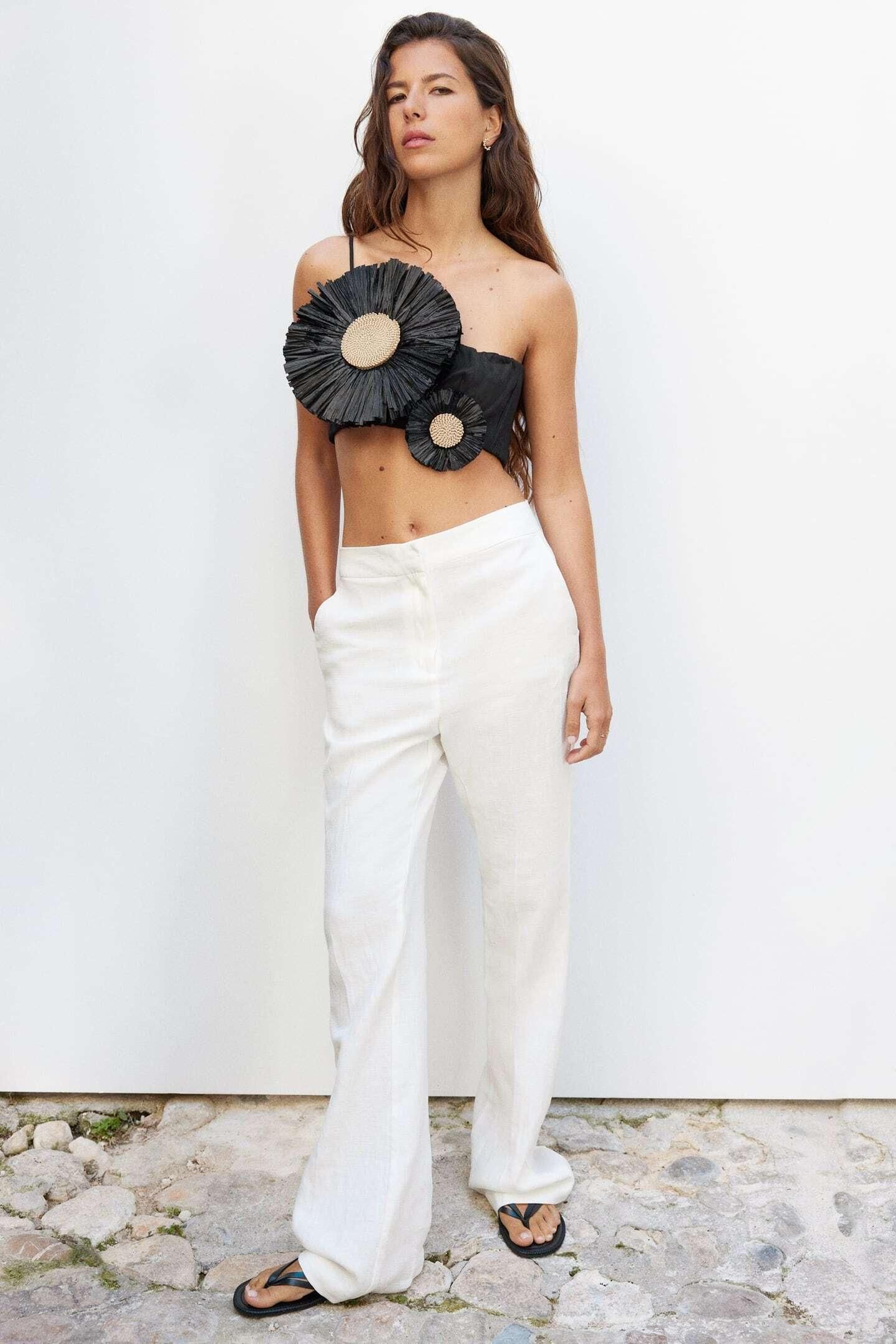 Top con superposiciones de Zara.