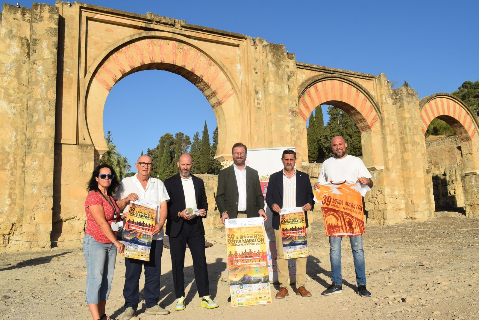 Las autorides y organizadores, durante la presentación de la prueba.