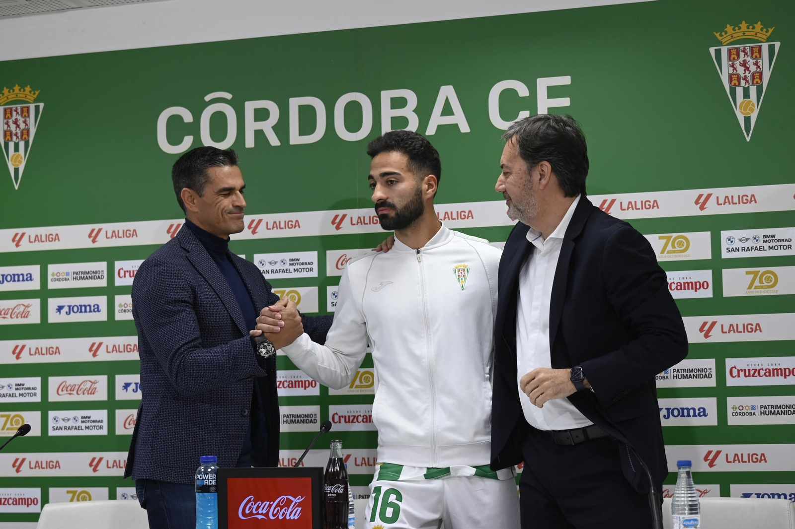 Las mejores fotos de la presentación de Corbo, Pedro Ortiz y Rubén Alves como nuevos jugadores del Córdoba CF