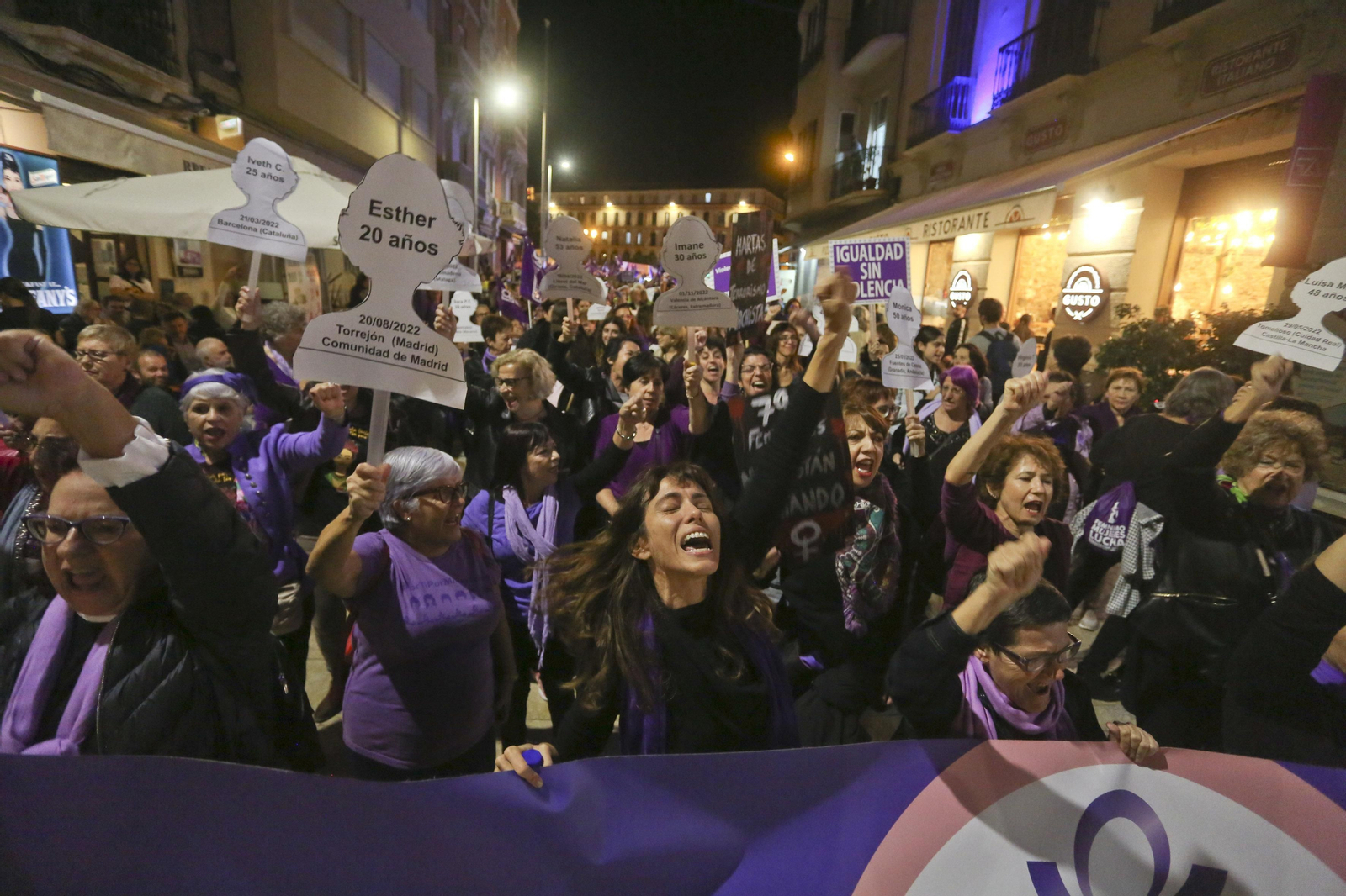 Algunas de las participantes reclaman el fin de la violencia machista en la manifestación. Algunas de las participantes reclaman el fin de la violencia machista en la manifestación.