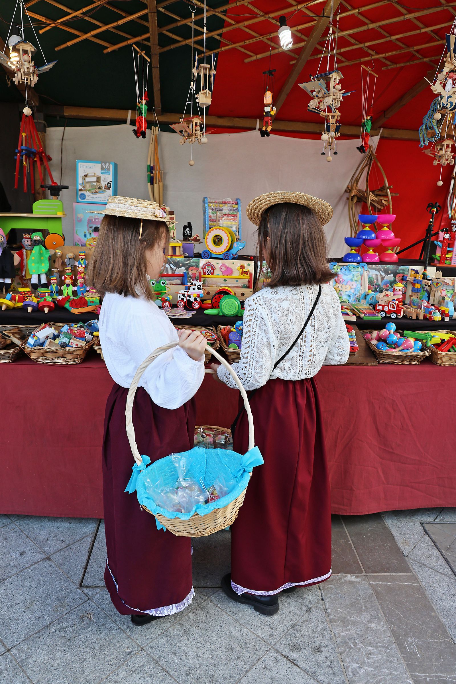 Imágenes del ambiente en la Feria de Época 1900 de Moguer