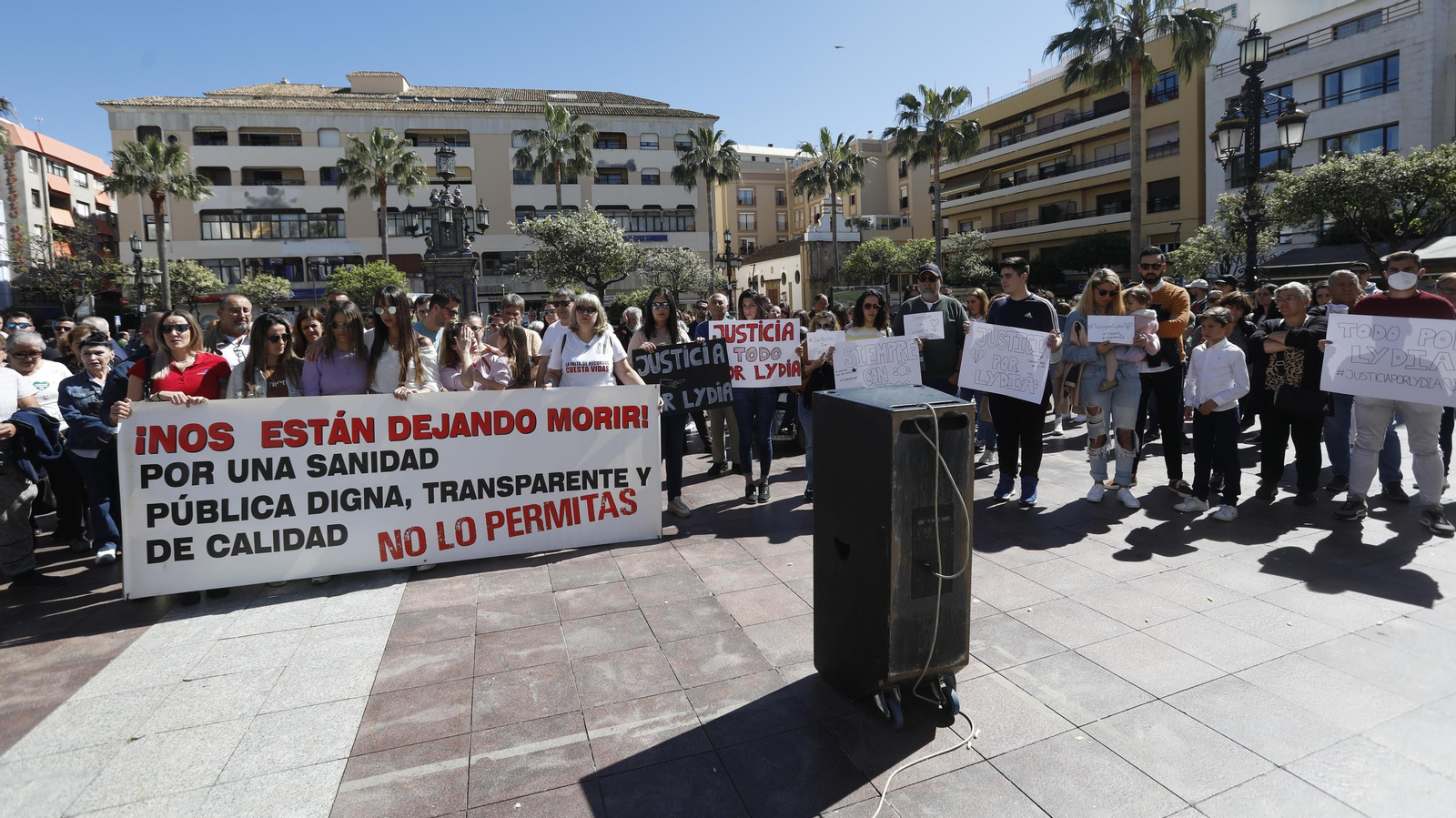 Las fotos de la concentración por la muerte de Lydia,  la niña nacida de forma prematura