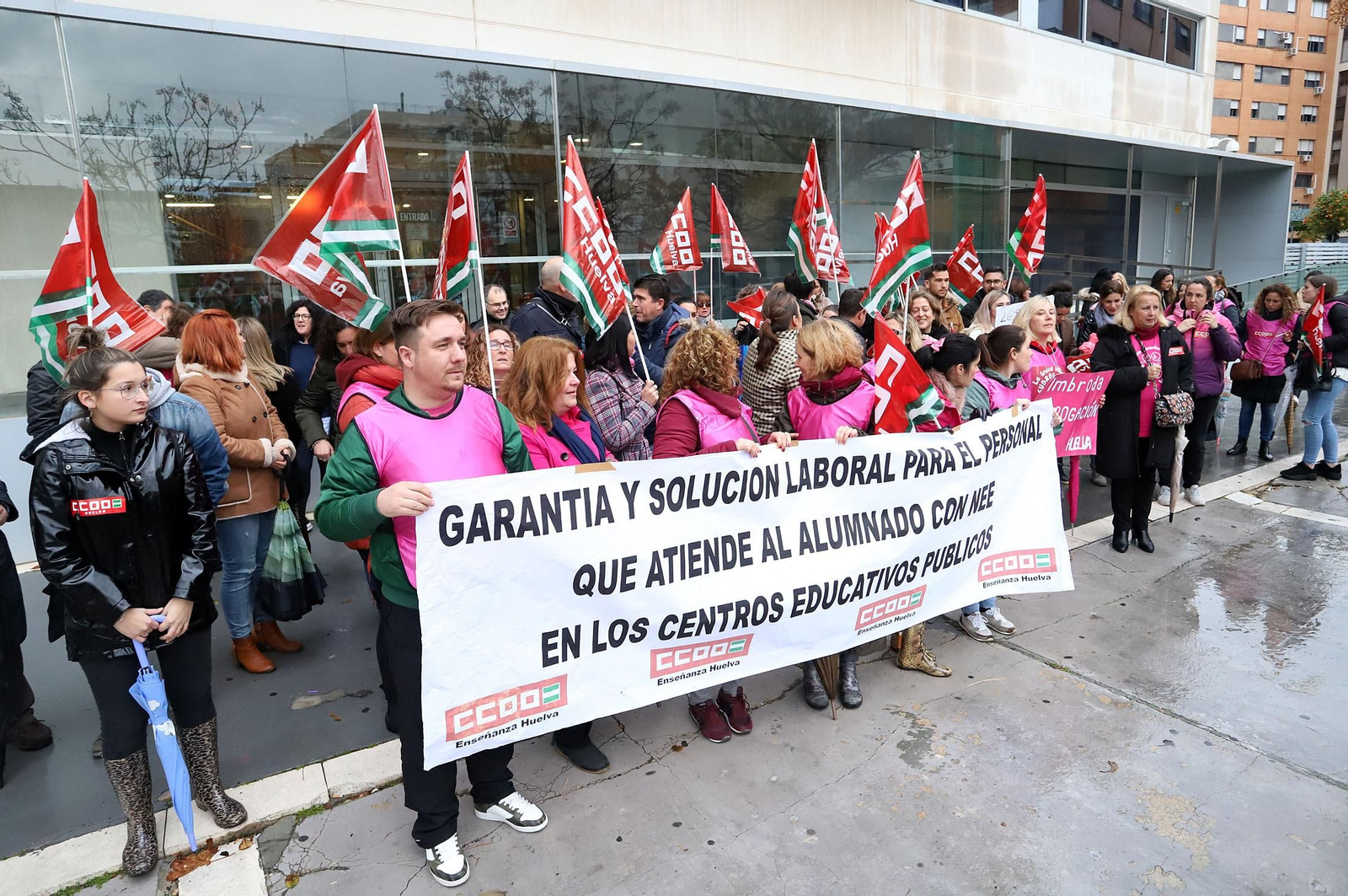 Concentración de este miércoles ante la Delegación de Educación.