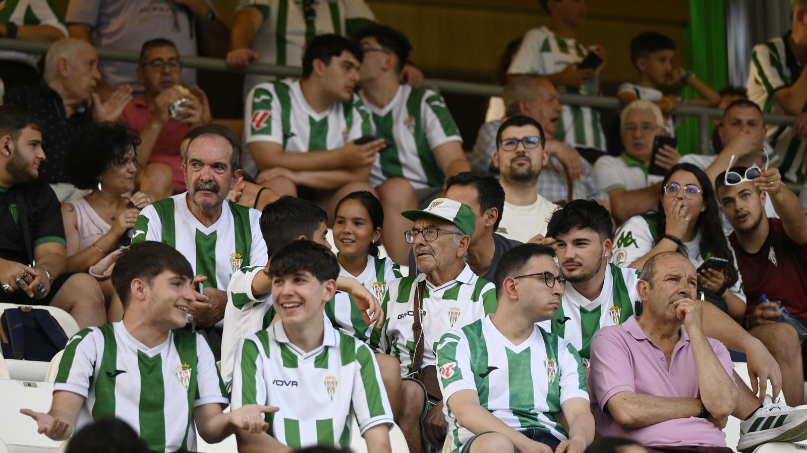 Las mejores fotos del ambiente en El Arcángel para el Córdoba CF - Albacete