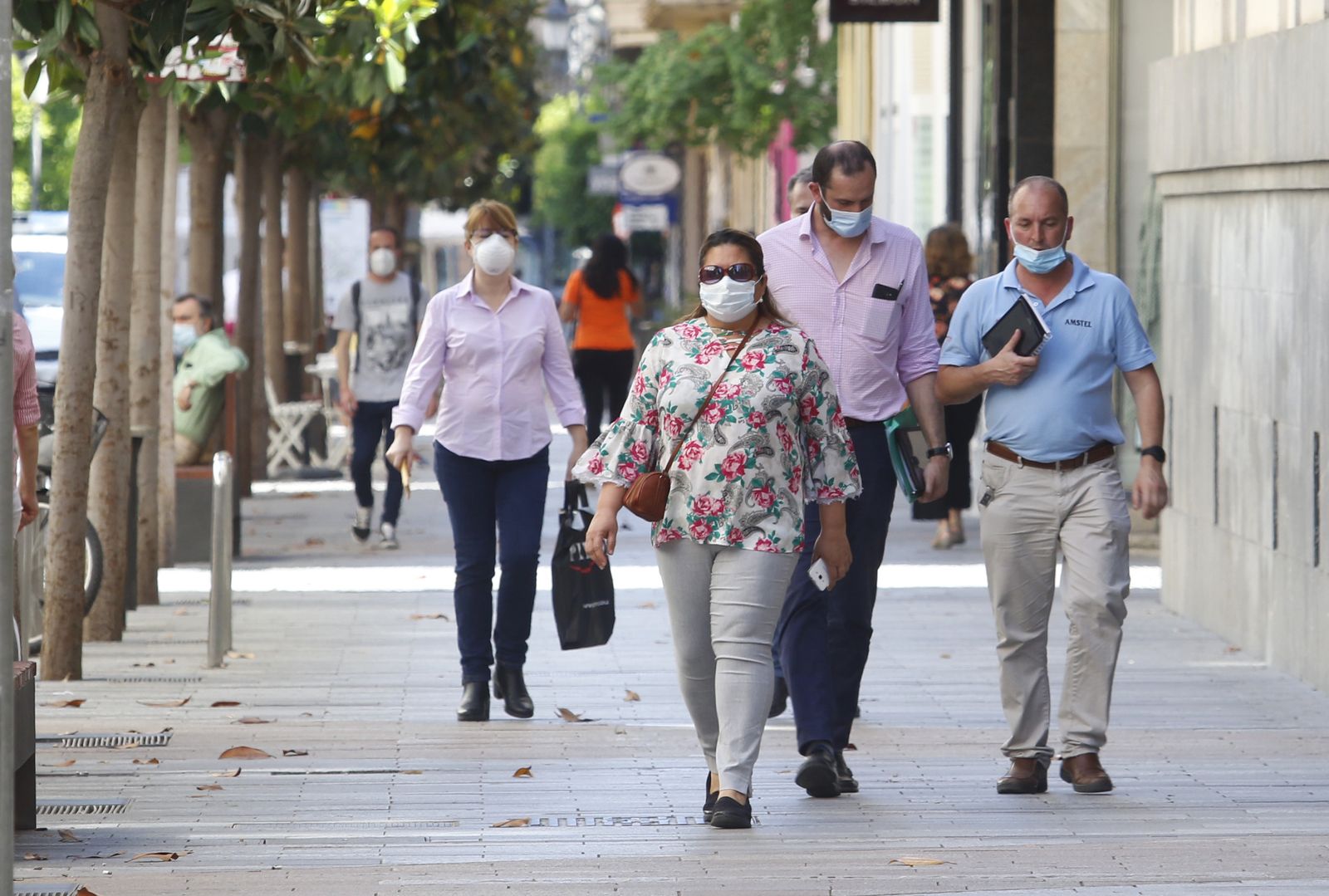 El primer día con mascarilla obligatoria en Córdoba, en fotografías