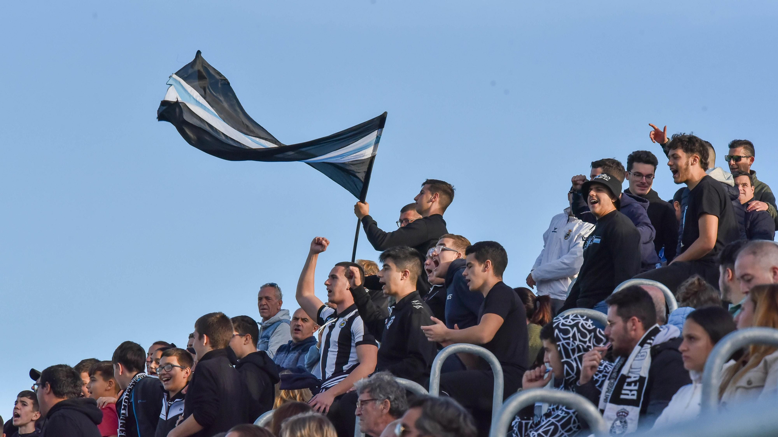 Búscate durante el Balona - UCAM Murcia en el Ciudad de La Línea