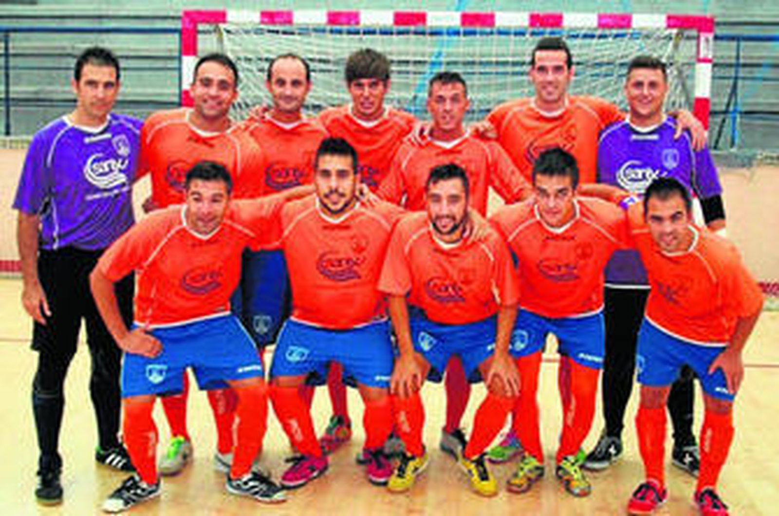 El equipo isleño posa en uno de los partidos disputados durante la pretemporada en el Pabellón de Bahía Sur.