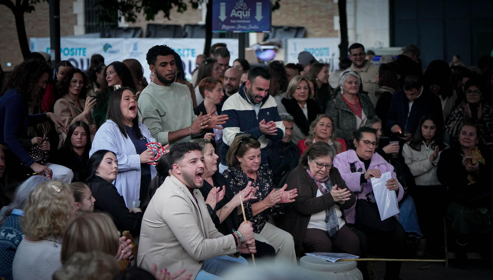 Imágenes del gran ambiente el primer día de zambombas en Jerez