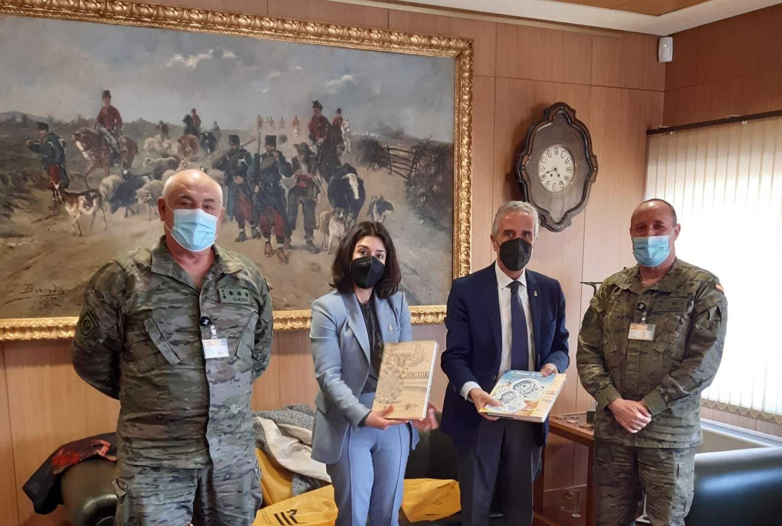 Visita de la delegación del Ayuntamiento de Lucena al Museo del Ejército.