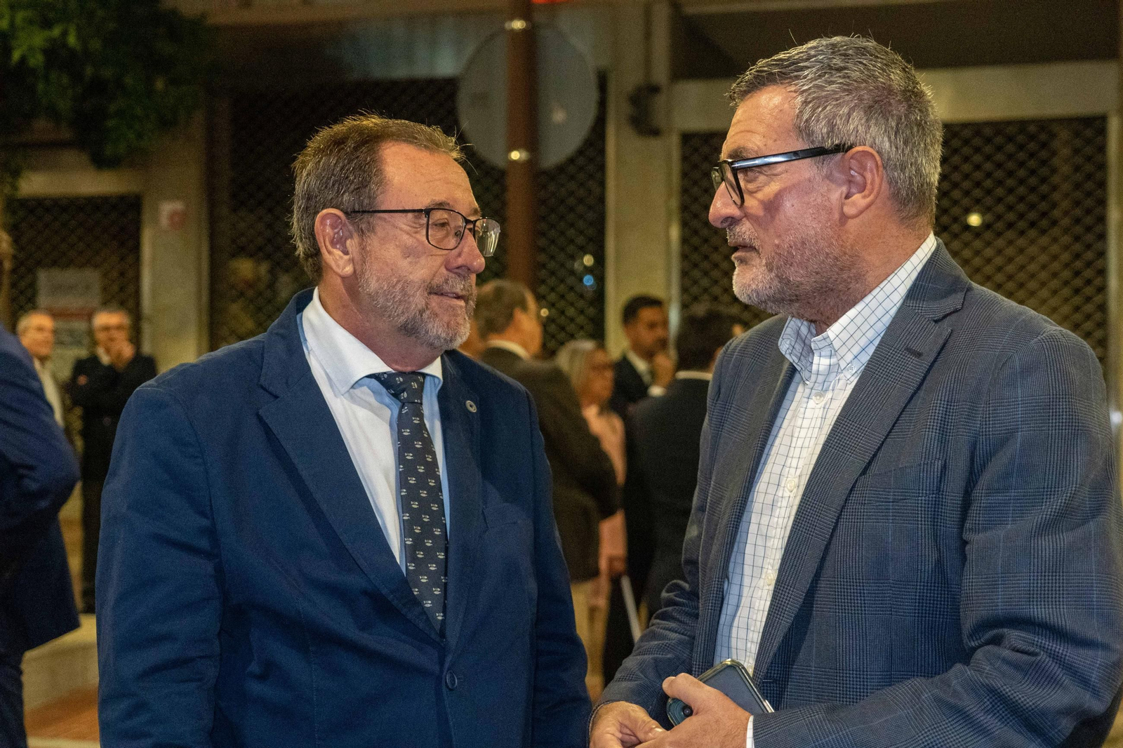 Imágenes de los invitados a la gala de los  37 premios Onubenses del Año