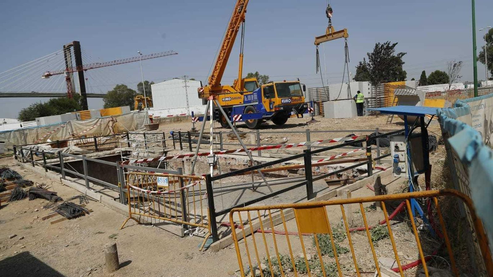 Obras de la segunda fase del colector emisario de la Raza.