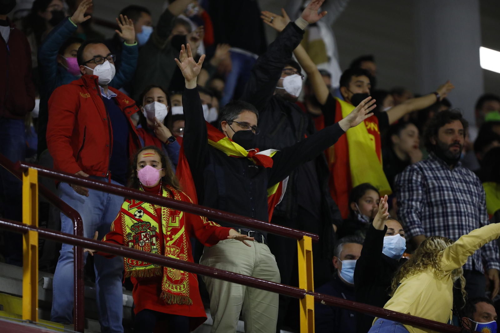 Las imágenes del emotivo encuentro entre España y Ucrania en Córdoba