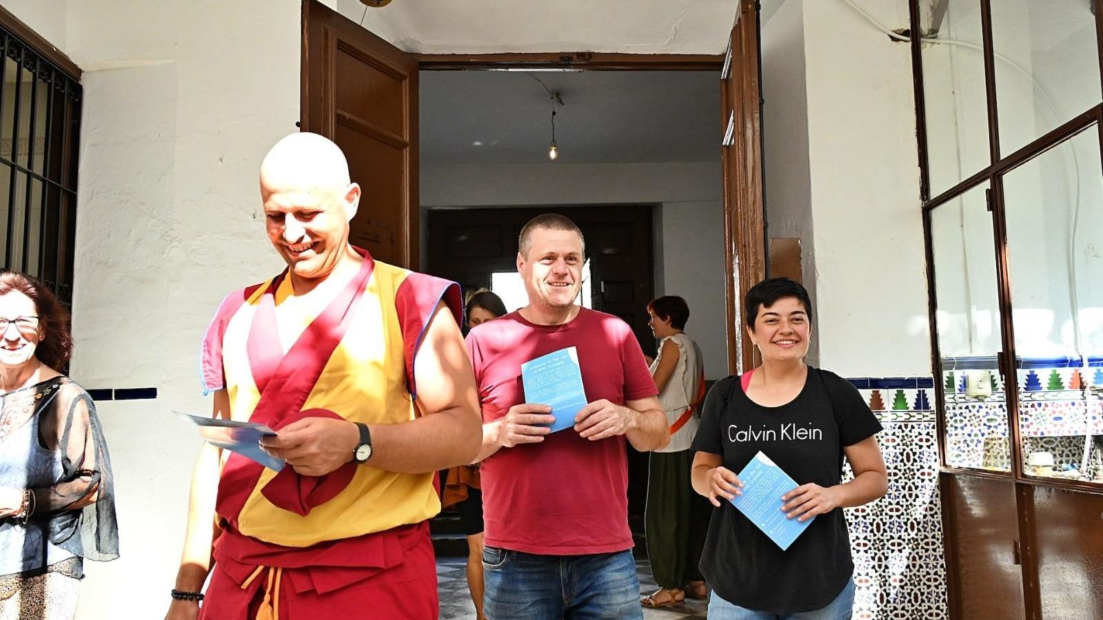 La comunidad budista Kadampa de Granada ha visitado el convento de las Vistillas para conocer sus instalaciones.