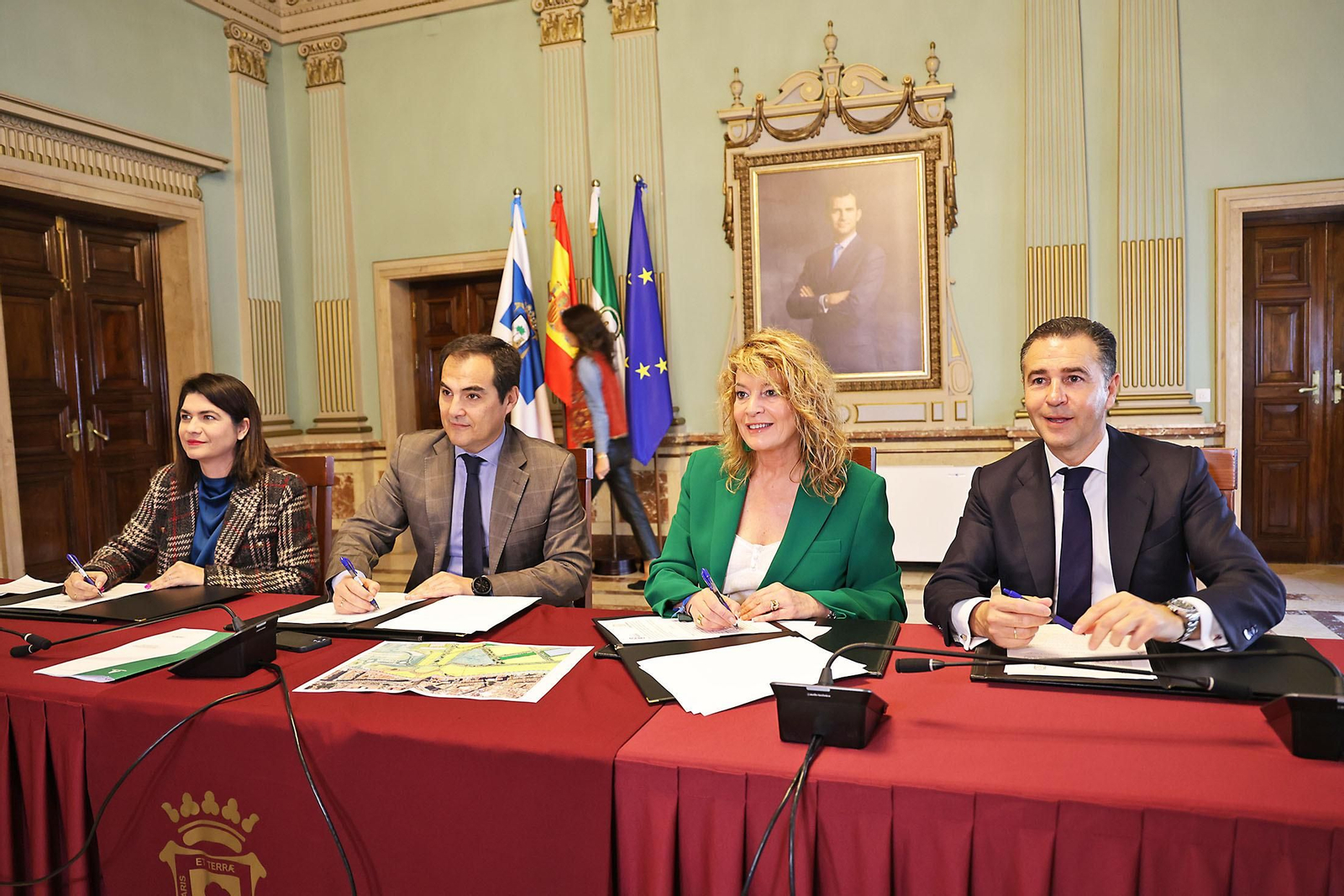 Imágenes de la firma del convenio para la cesión de los terrenos para la construcción de la Ciudad de la Justicia. Imágenes de la firma del convenio para la cesión de los terrenos para la construcción de la Ciudad de la Justicia.