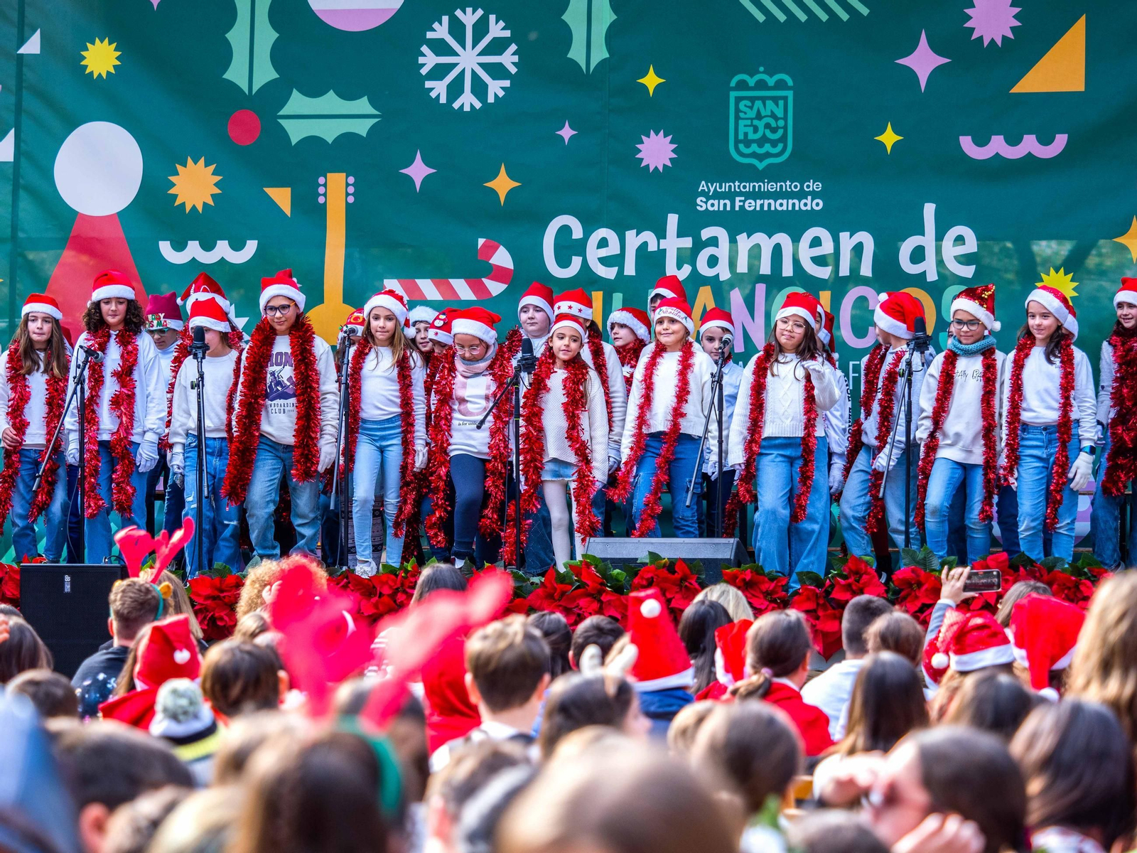 El Certamen de Villancicos de los colegios públicos de San Fernando, en imágenes