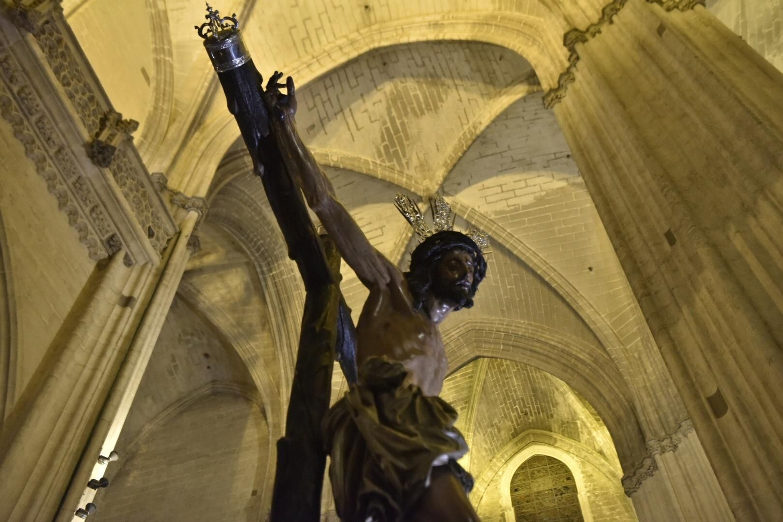Las imágenes del Vía Crucis de las Cofradías de Sevilla con el Cristo de la Conversión de Montserrat