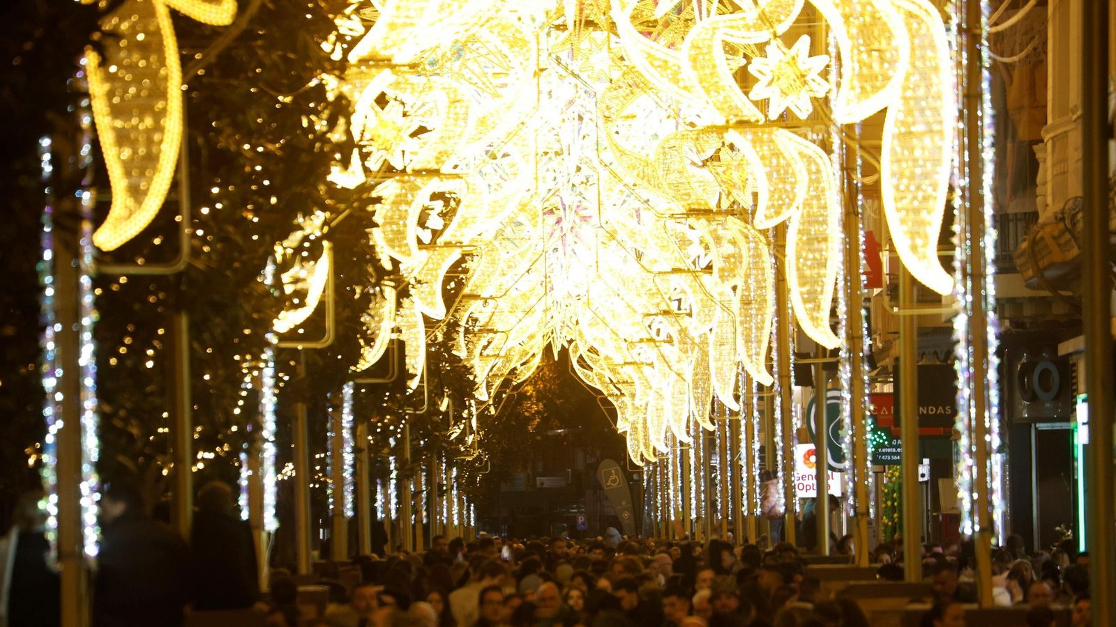 Las luces de la calle Cruz Conde.
