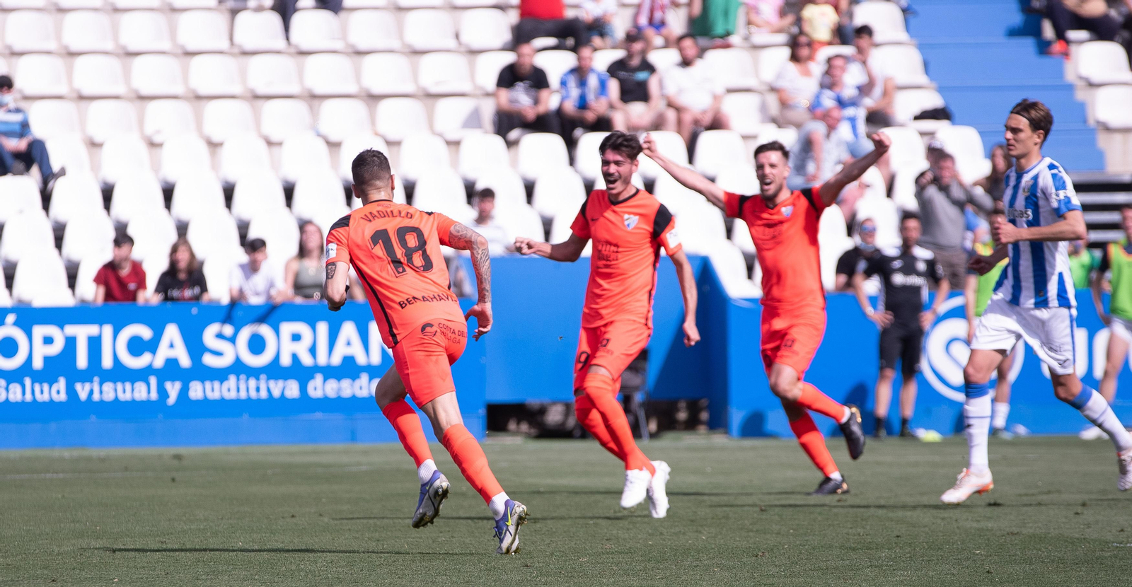 El Málaga celebra el 0-1 en Leganés.