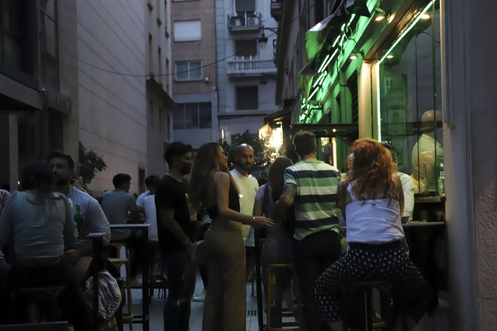 Fotos de la primera noche sin toque de queda en Granada tras el estado de alarma