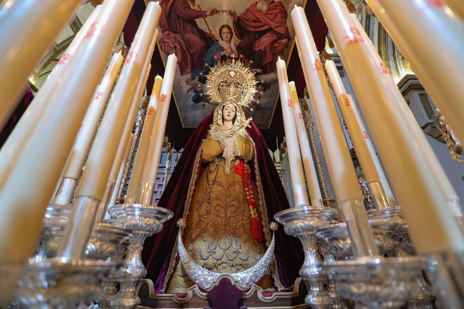 Así vivió Granada la salida de la Hermandad de los Estudiantes 2025