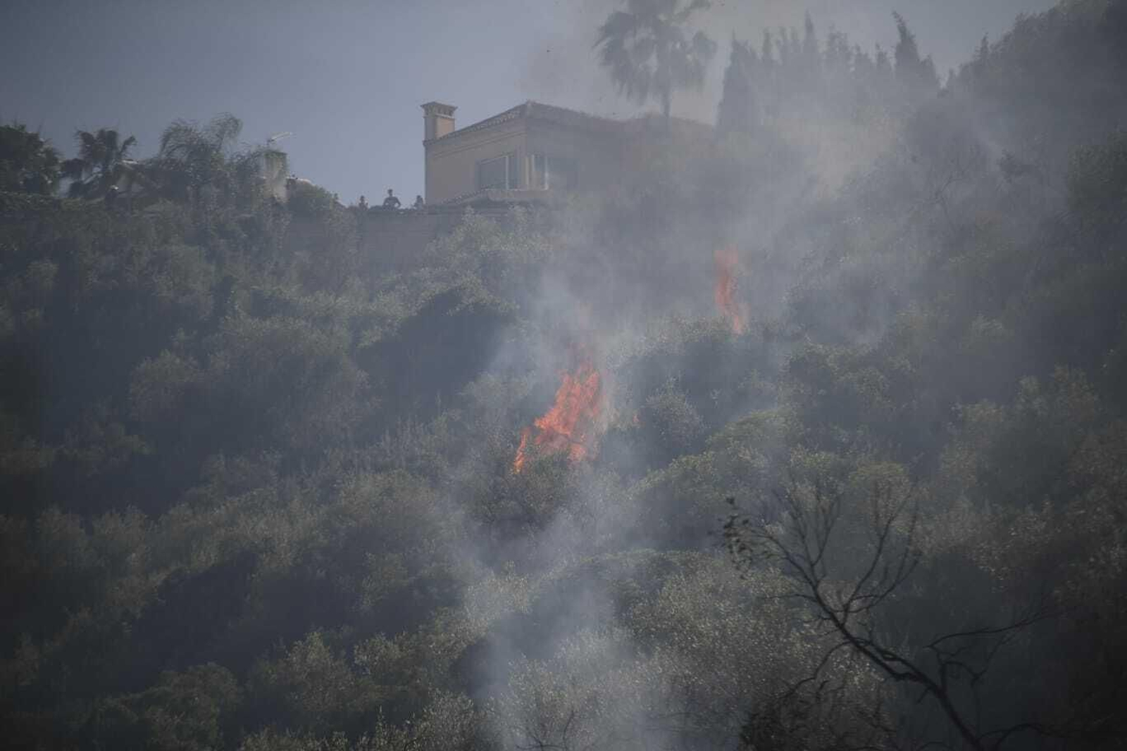 Incendio en la cornisa de Gelves