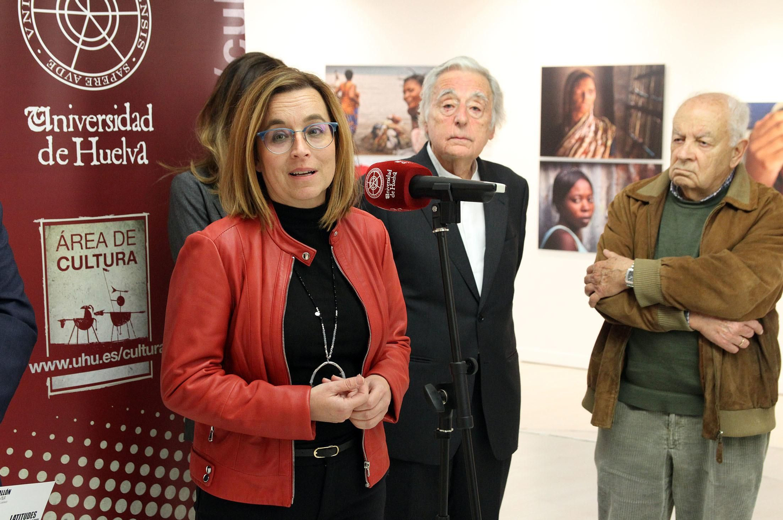 Latitudes. Exposición de Francisco Magallón "Mujer: Todos Somos Una", en imágenes