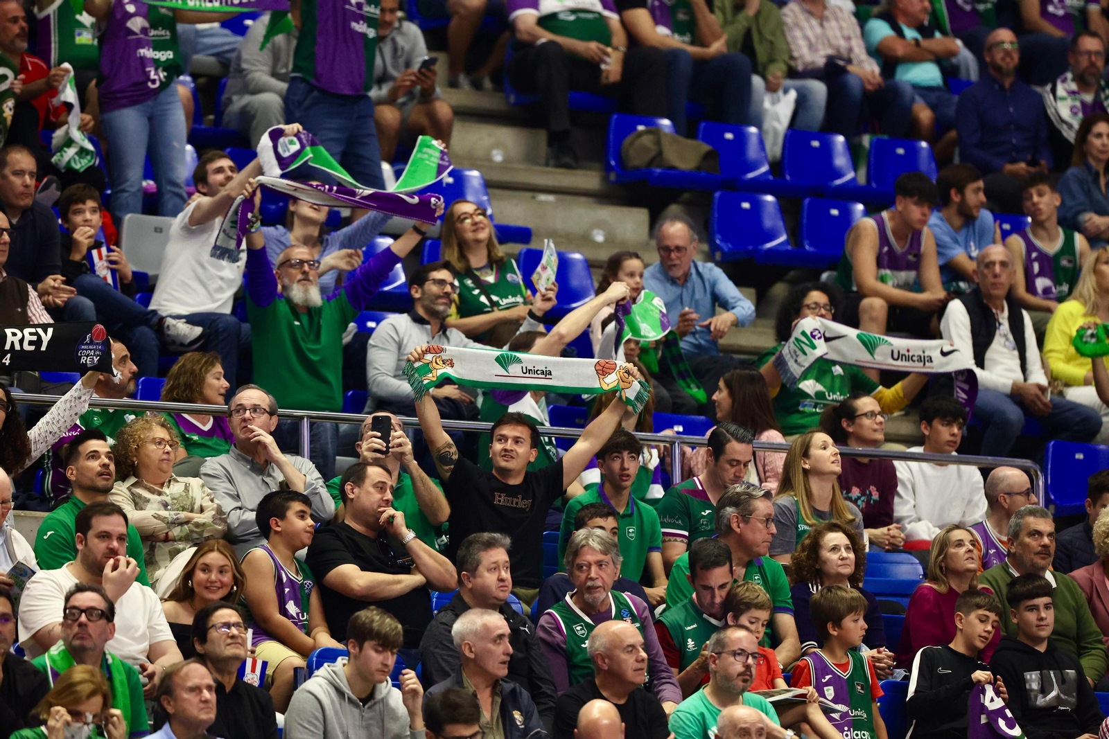 Búscate en las gradas del Carpena en el Unicaja - Casademont Zaragoza