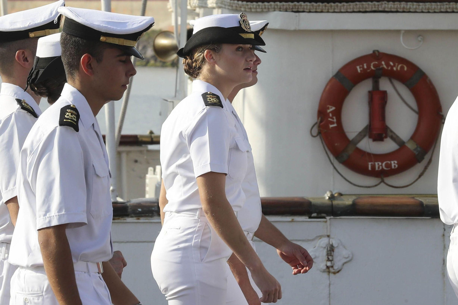 Las imágenes del 'Elcano' en su primera ciudad de vuelta a España, con la princesa Leonor a bordo