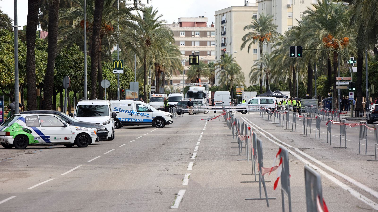Tramo de la avenida cortado al tráfico.