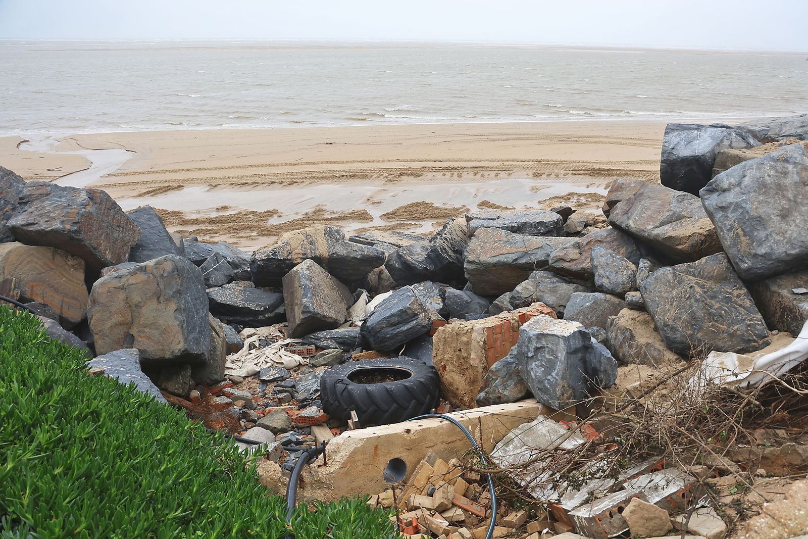 Las fotografías de los imponentes daños ocasionados por la borrasca Leonardo en El Portil
