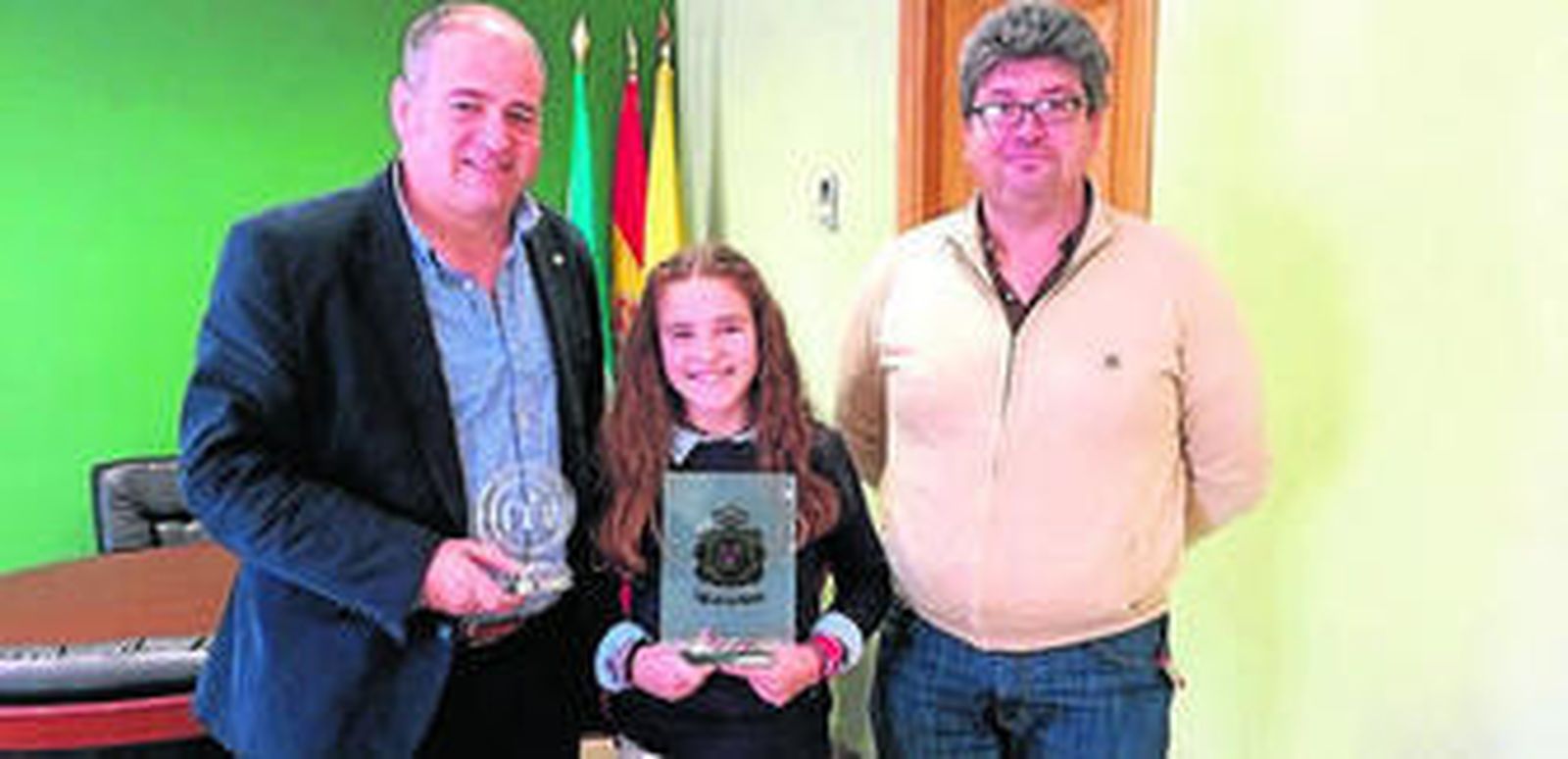 Rocío Lozano con Romero y Molina, ayer en Alcaldía.