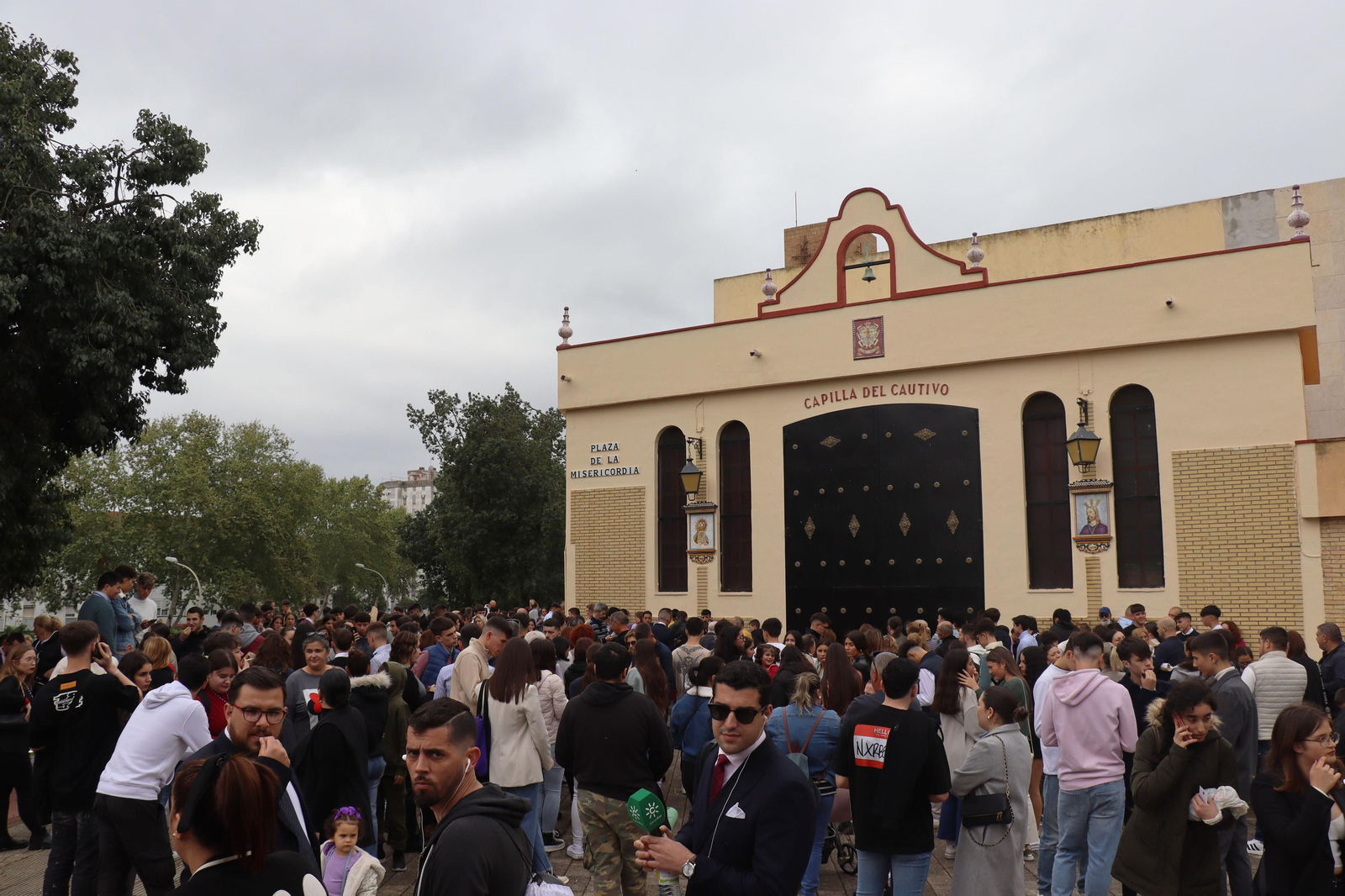 Las mejores imágenes del lunes Santo en Huelva: Hermandad del Cautivo