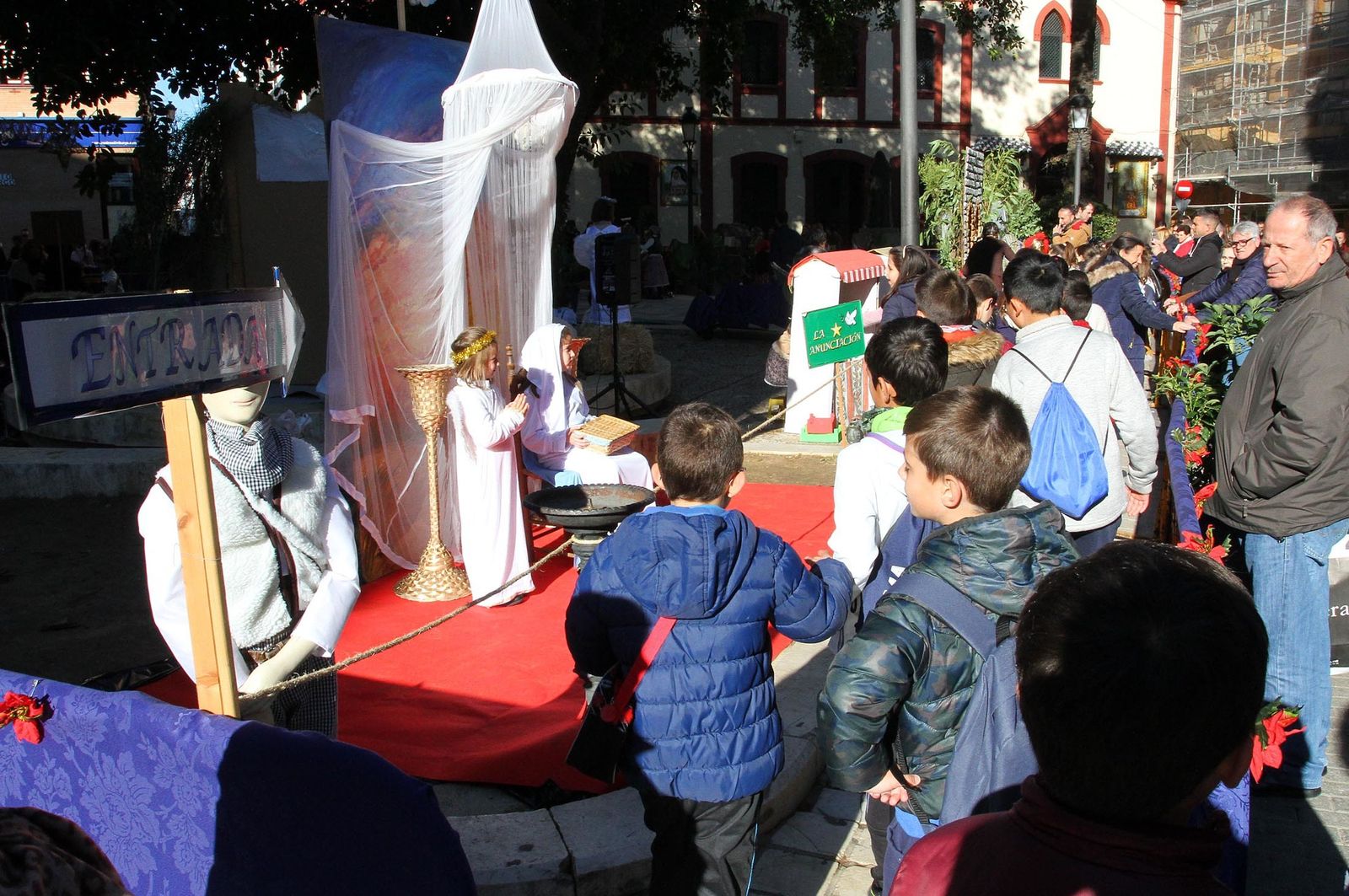 Imágenes del Belén viviente del Colegio María Inmaculada.