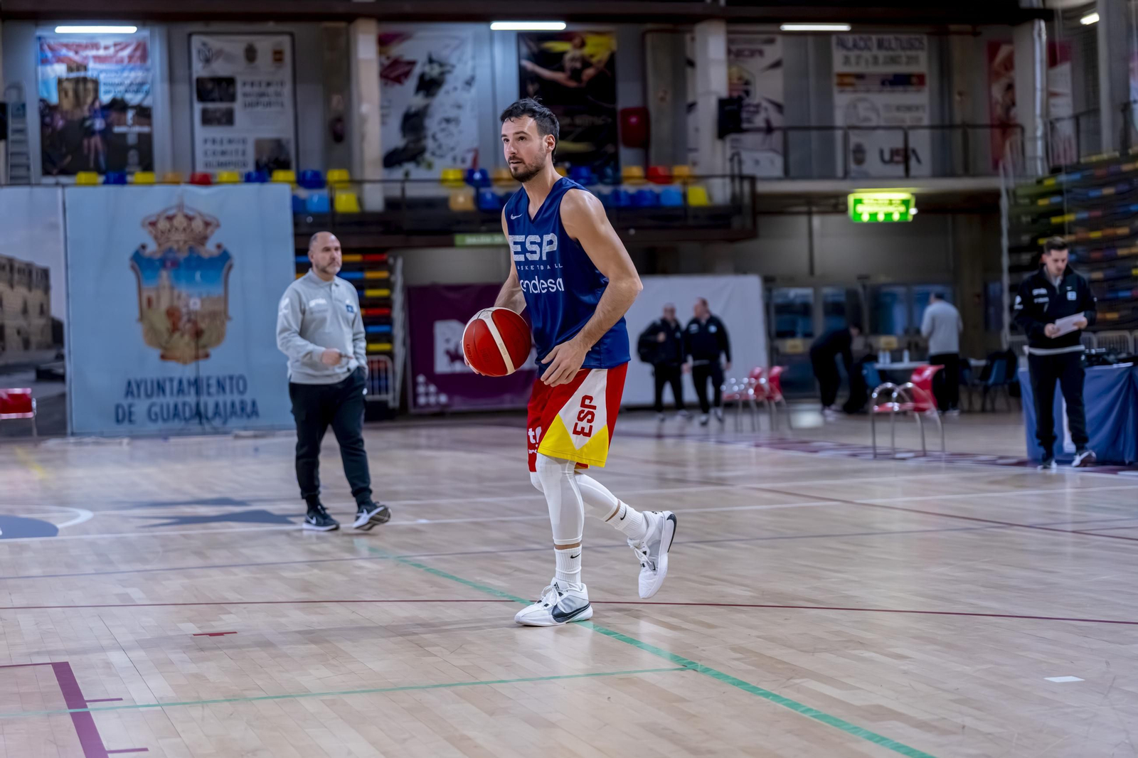 Alberto Díaz, Francis Alonso y Paco Aurioles, en la primera España de Chus Mateo