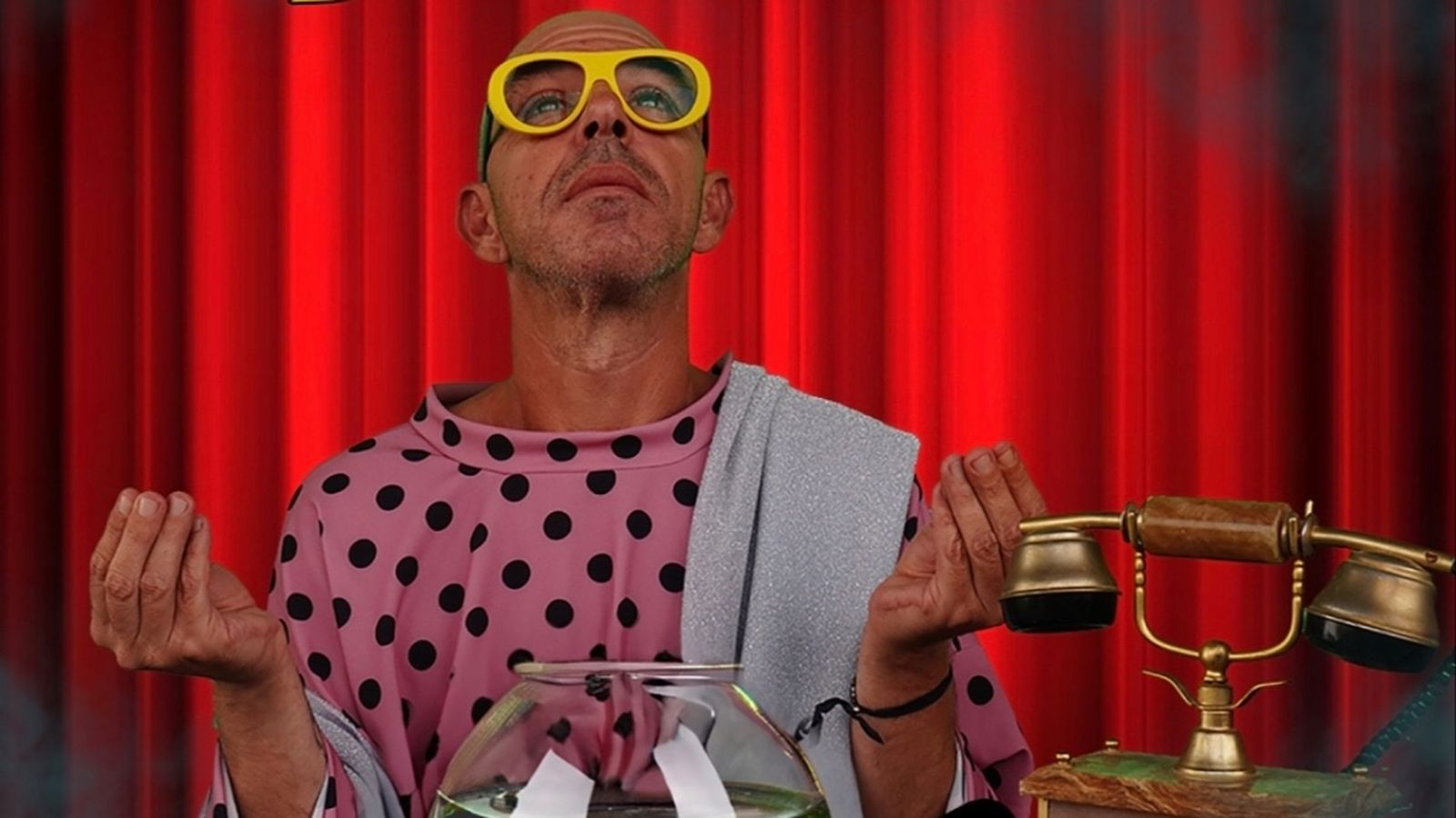 Manolito el Gafas, en el cartel de su espectáculo 'El tarot del Gafas'