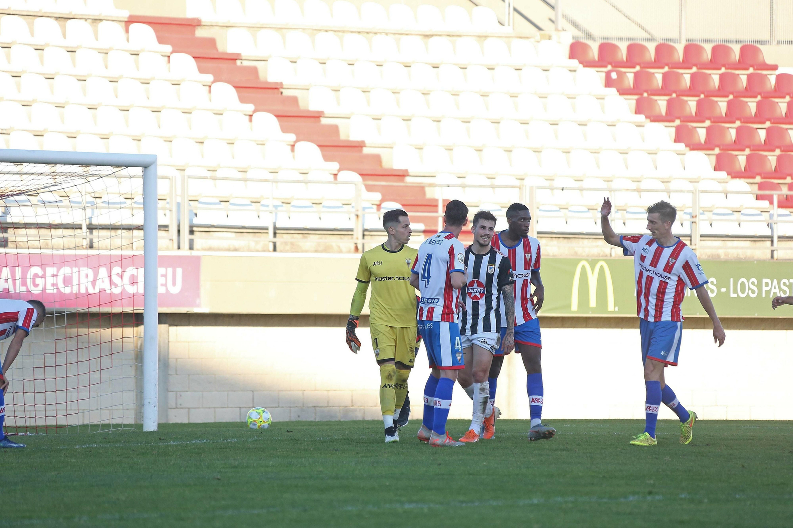 Javi Jiménez, Bijimine y Yago, tres de los refuerzos, ante el Badajoz.