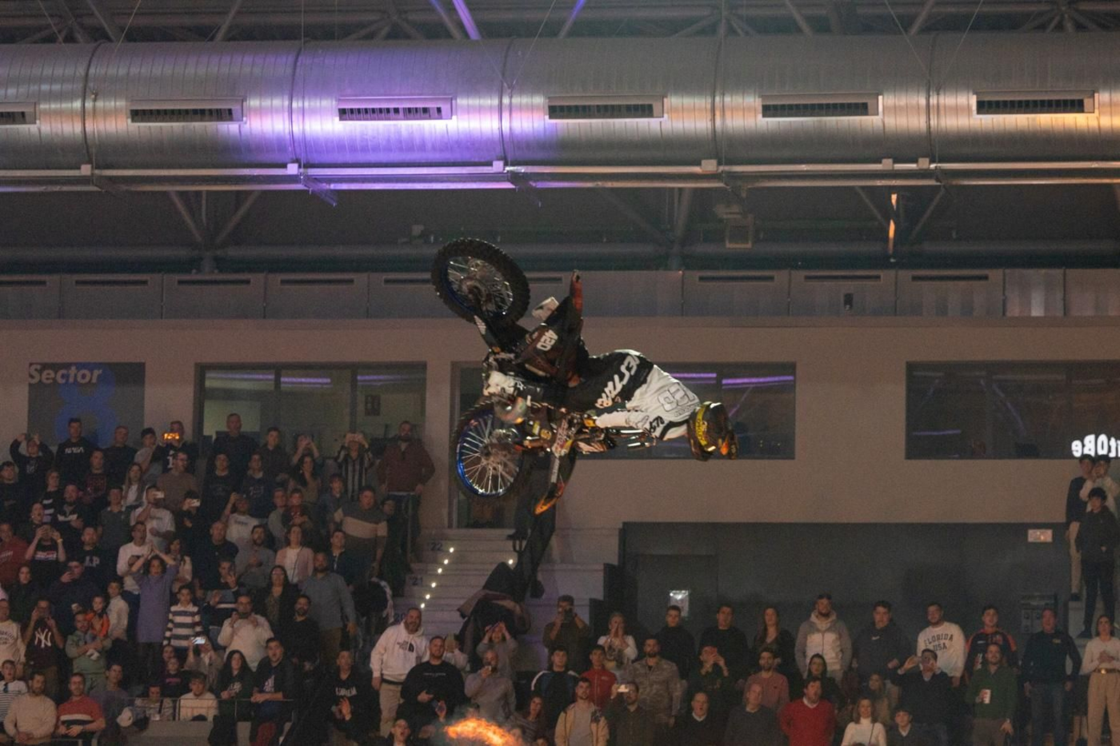 En imágenes: el Soloflow Freestyle enamora en Jaén con acrobacias y espectáculo en estado puro