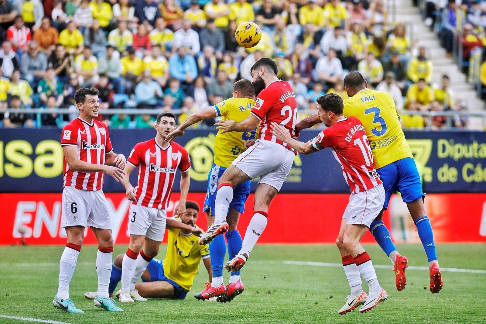 Un lance del Cádiz-Athletic.