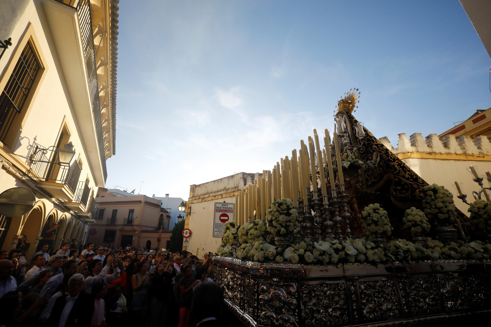 Viernes Santo en Córdoba: la procesión de los Dolores, en imágenes