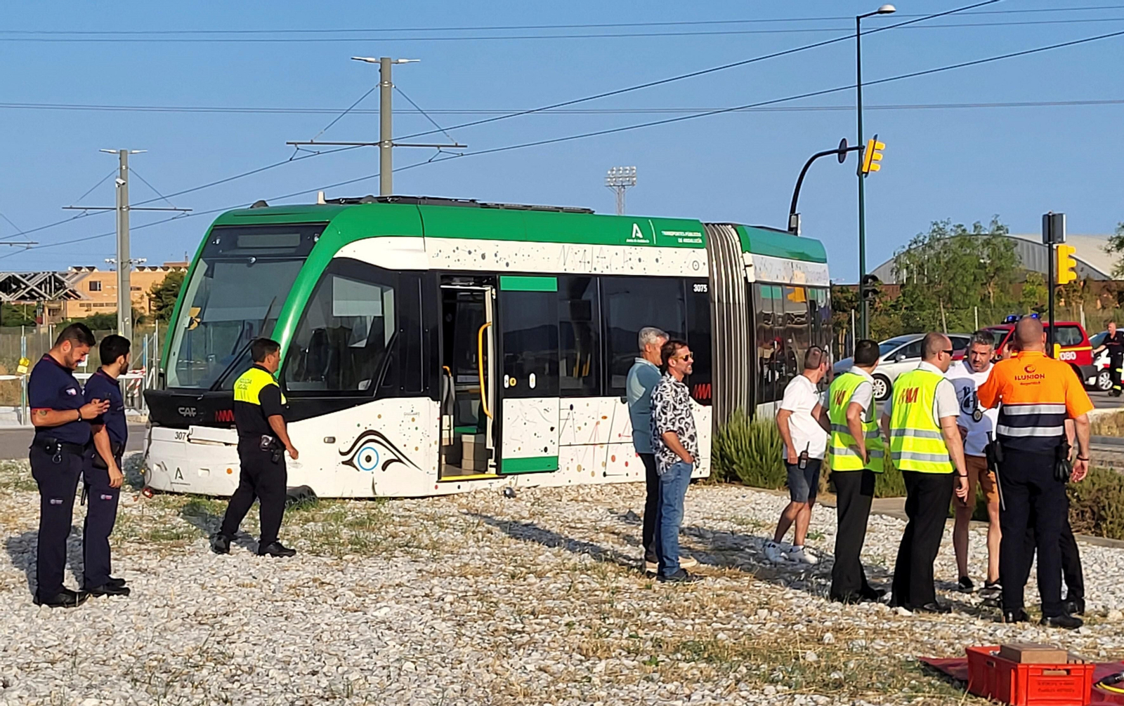 Las fotos del accidente entre el Metro de Málaga y un coche en El Cónsul
