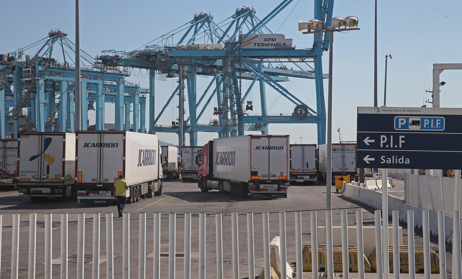 Fotos del colapso de camiones en el Puesto de Control Fronterizo del Puerto de Algeciras