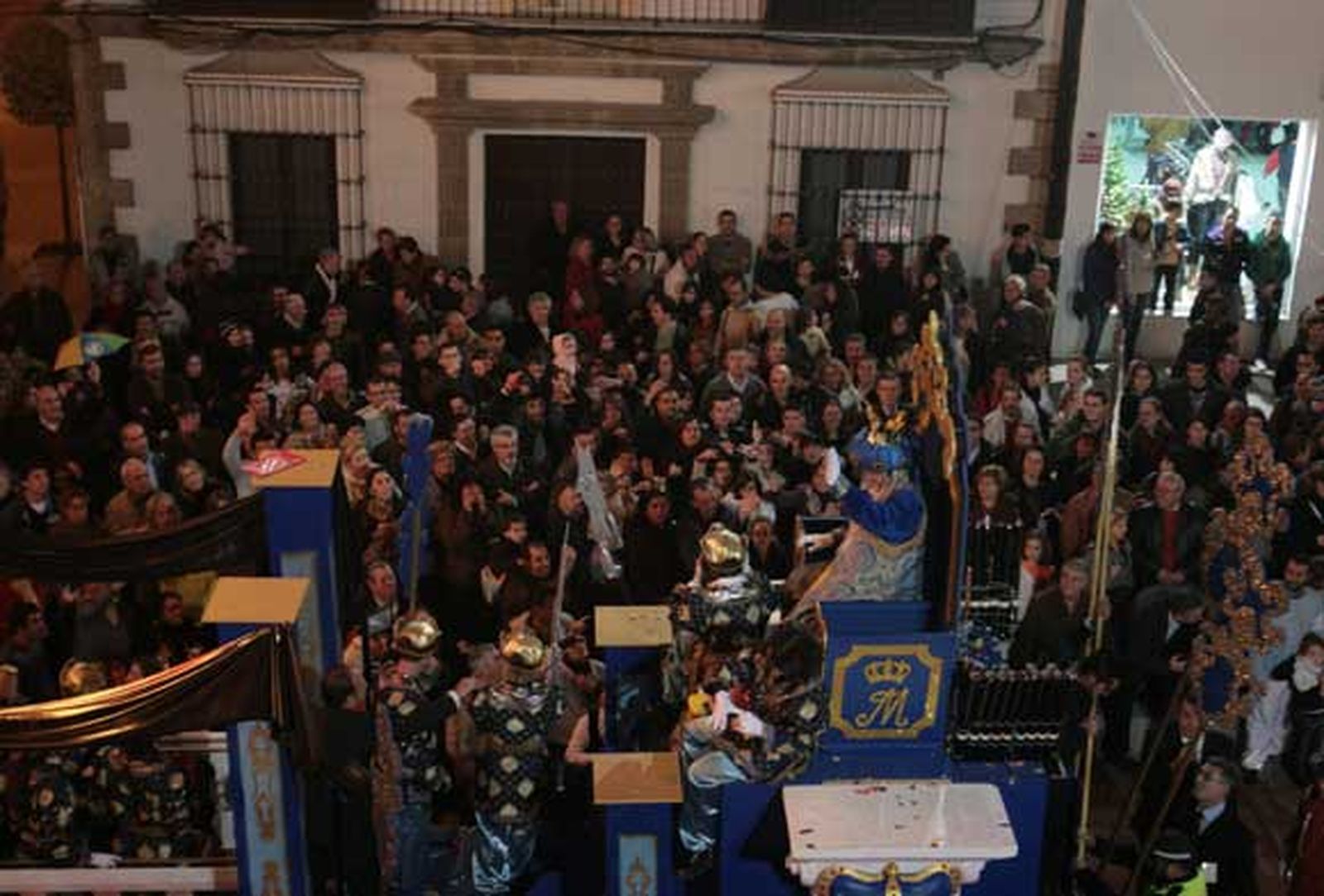 Niños y mayores disfrutaron de una tarde de ilusión que presagiaba la llegada de una noche mágica

Foto: Elias Pimentel