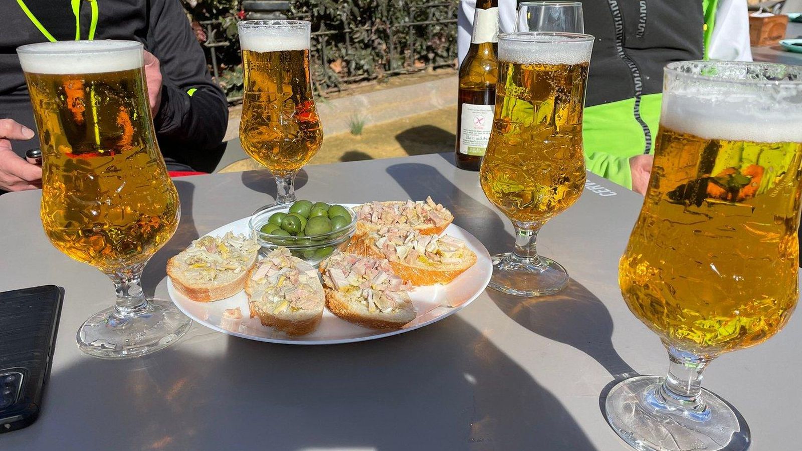 Ronda de tapas en este bar de Alcalá la Real.