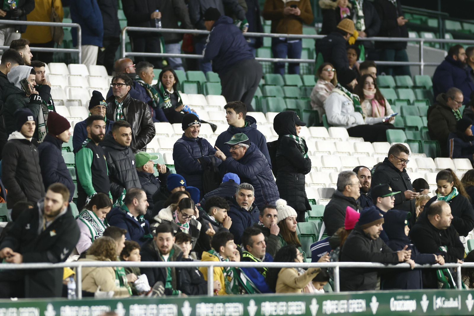 Búscate en las fotos del Betis-Osasuna
