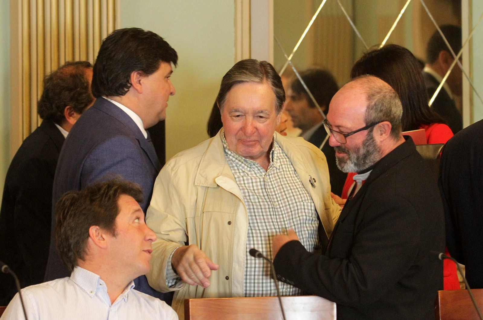 Imágenes de la Mesa de los Fosfoyesos celebrada en el ayuntamiento