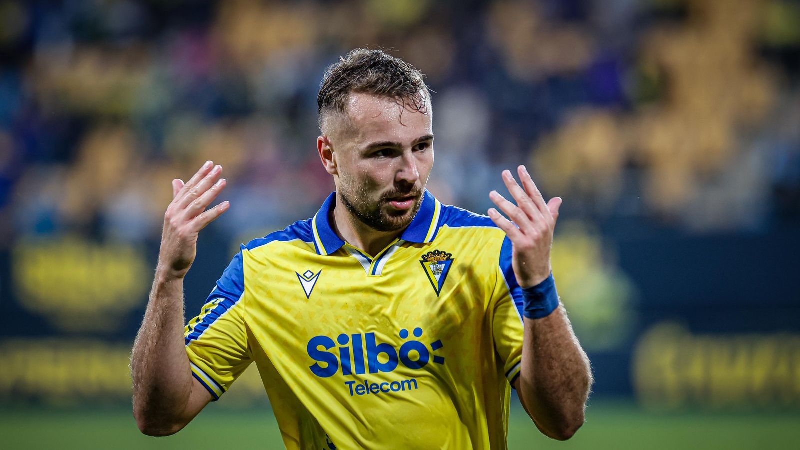 Búscate entre las imágenes del partido de futbol Cádiz CF - Málaga CF