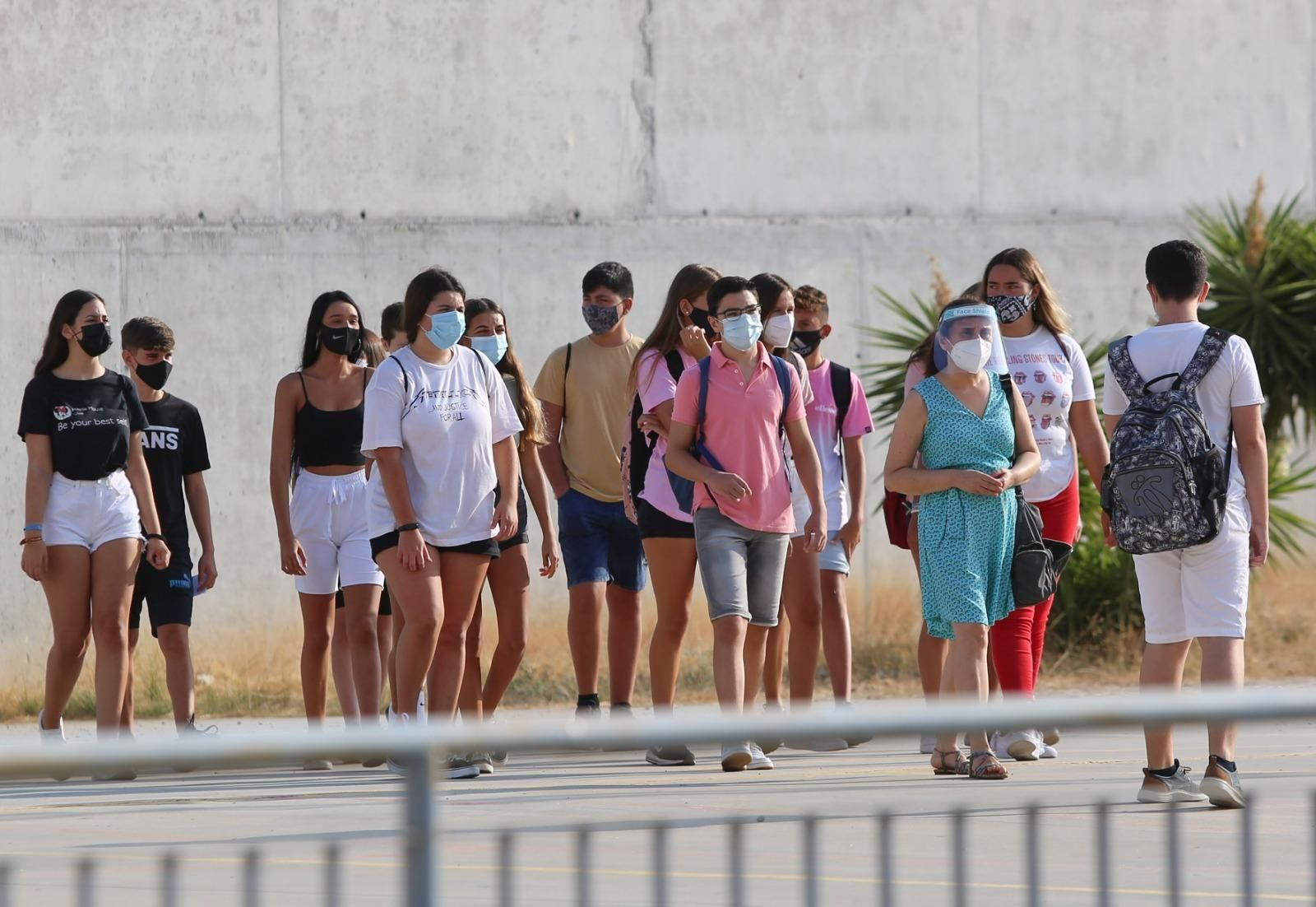 Fotos: Así han regresado a las aulas los estudiantes de Bachillerato en Málaga