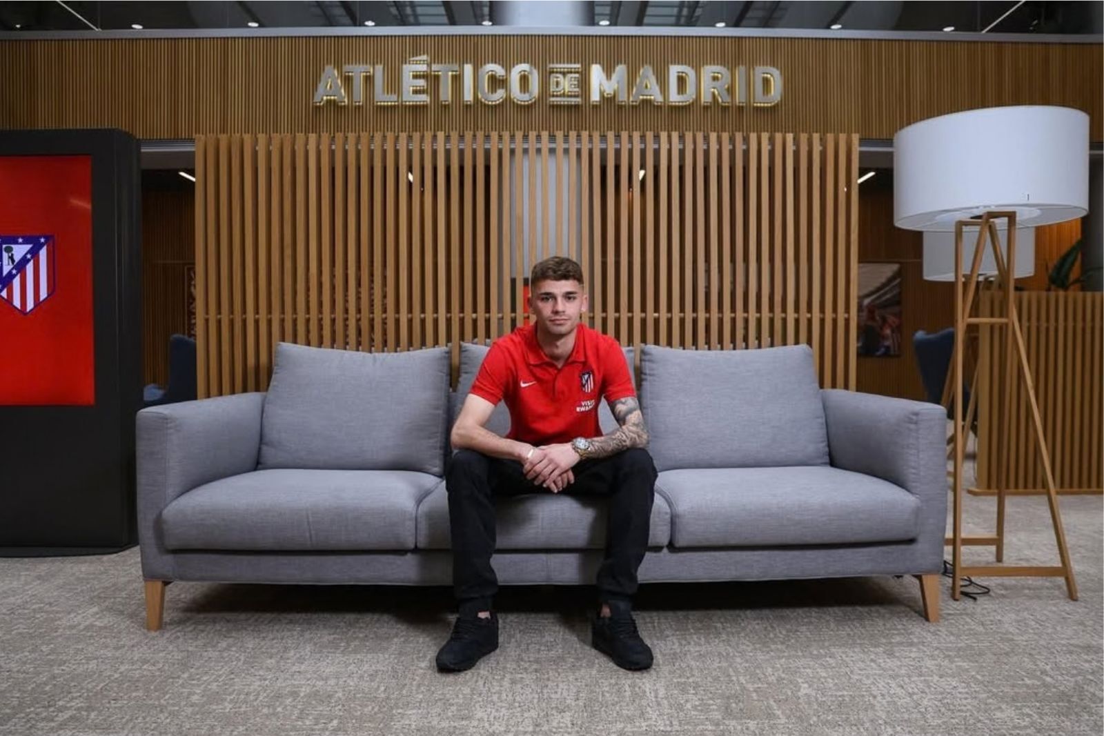 El extremo jerezano Jesús Barrios, tras renovar con el Atlético.