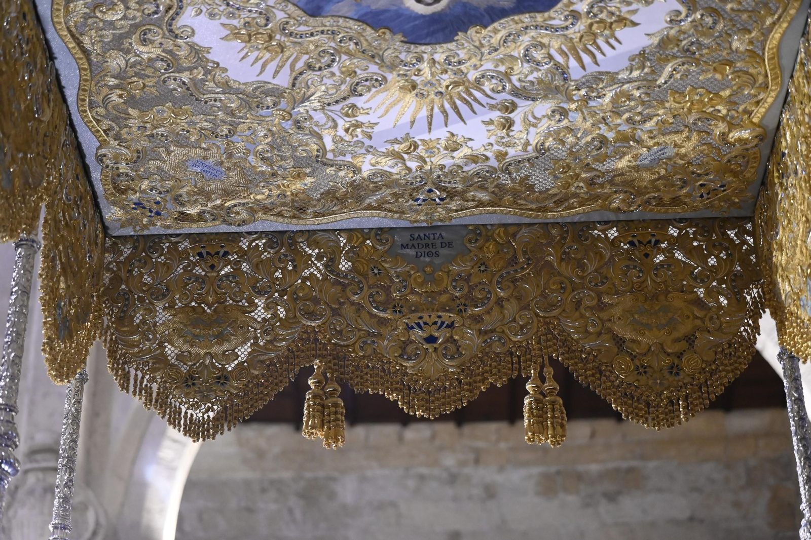 Las mejores imágenes del nuevo palio de la Virgen de la Alegría de Córdoba